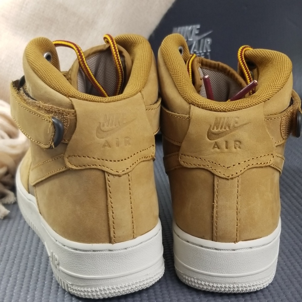 💥SOLD💥Air Force 1 High Premium (GS) Youth/Womens - Picture 5 of 8